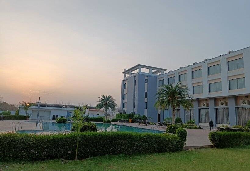 Hotel Savitri Resorts