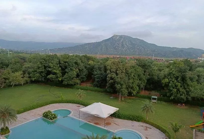 Hotelli Savitri Resorts