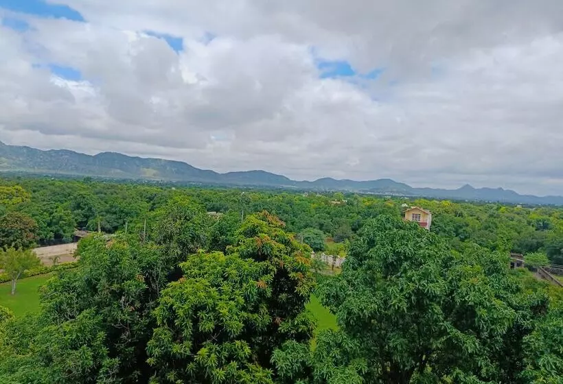 Hotelli Savitri Resorts