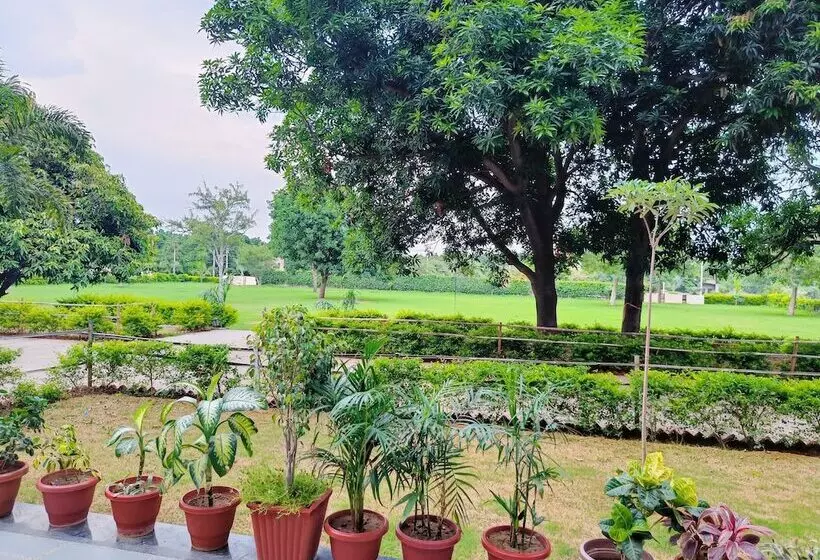 Hotelli Savitri Resorts