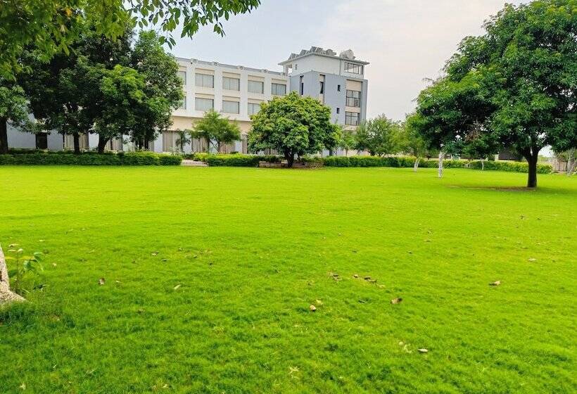 Hotel Savitri Resorts