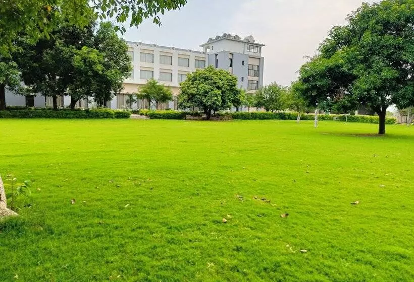 Hotelli Savitri Resorts