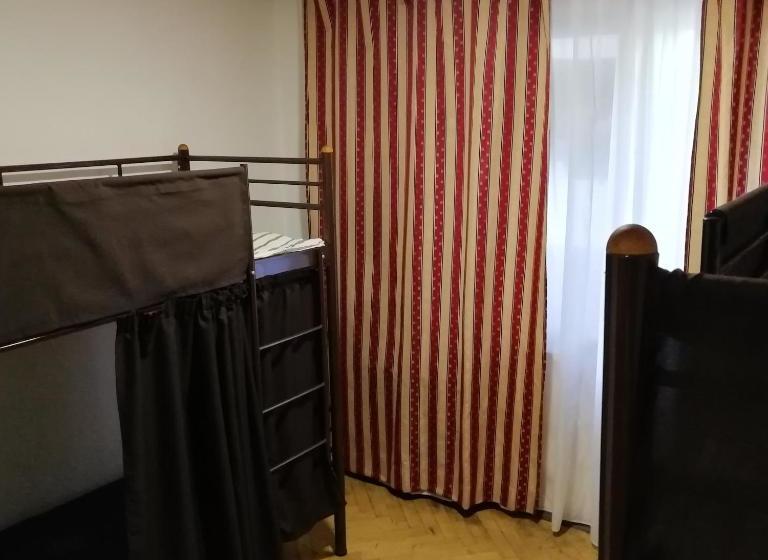 Hostel от рассвета до заката