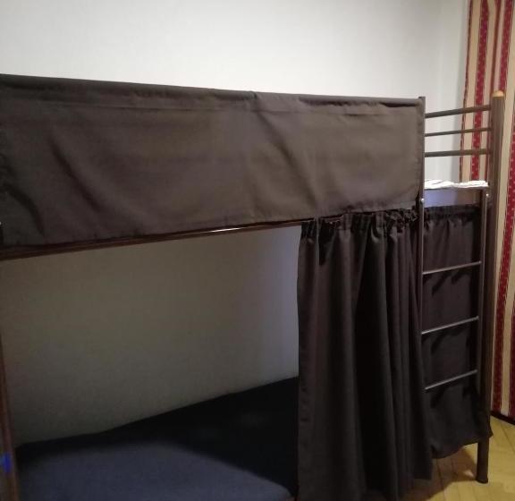 Hostel от рассвета до заката