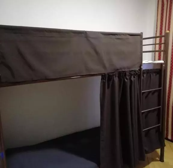 Hostel от рассвета до заката