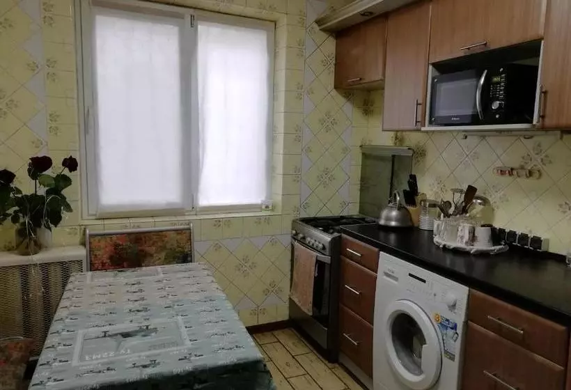 Hostel от рассвета до заката