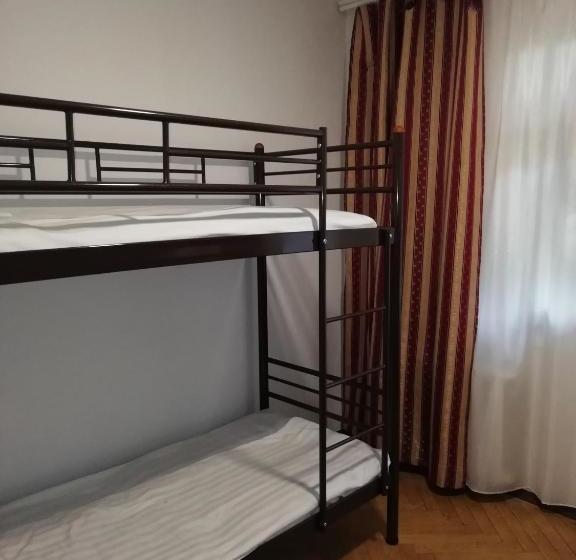 Hostel от рассвета до заката