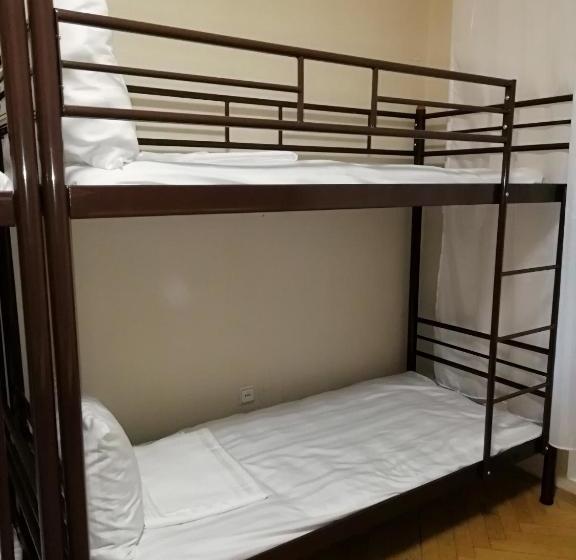 Hostel от рассвета до заката