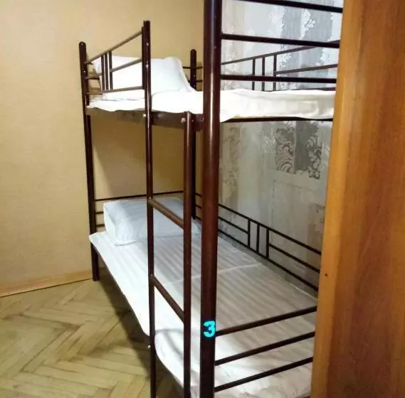 Hostel от рассвета до заката