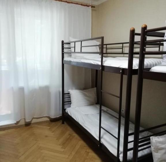 Hostel от рассвета до заката