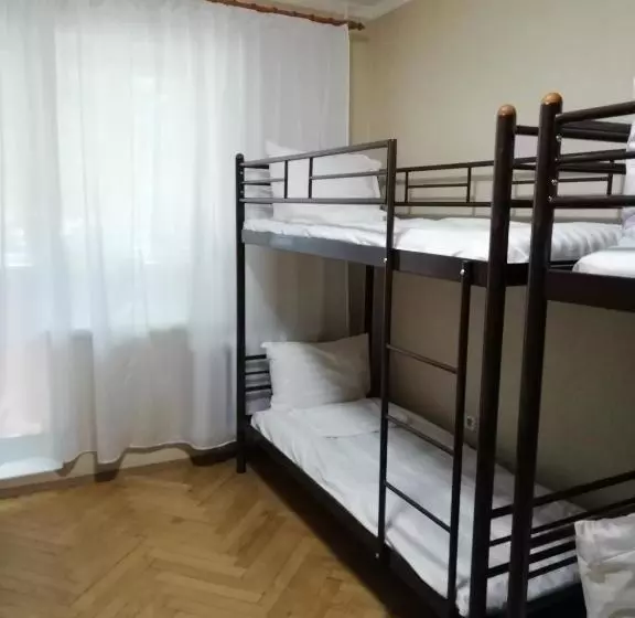 Hostel от рассвета до заката