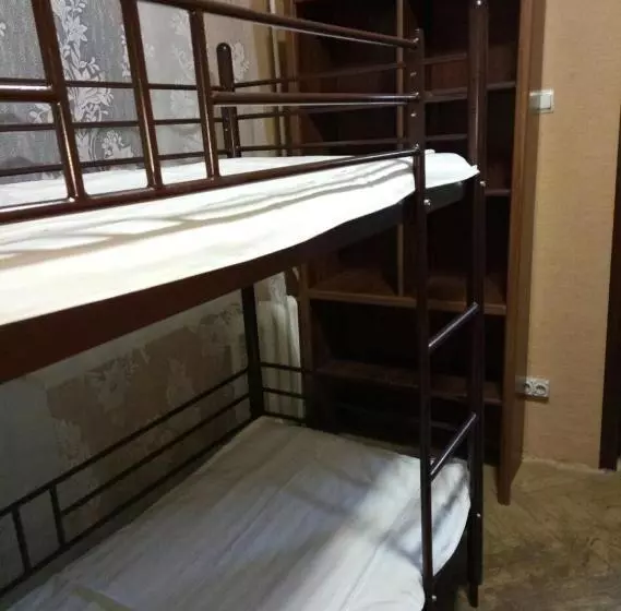 Hostel от рассвета до заката