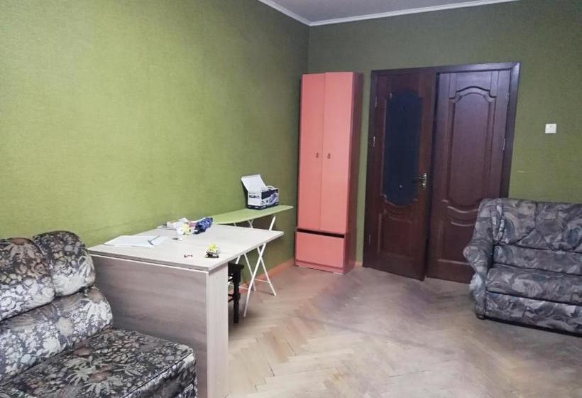 Hostel от рассвета до заката