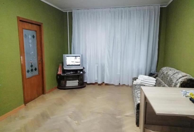 Hostel от рассвета до заката