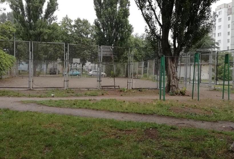 Hostel от рассвета до заката