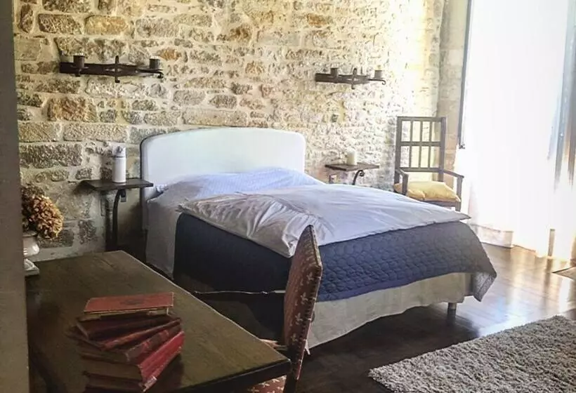 تختخواب و صبحانه Château De Saint Geniès