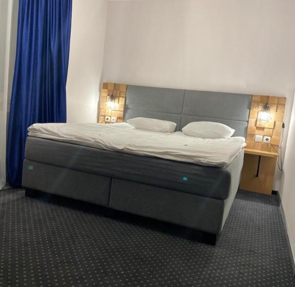 هتل Grofa Apartments