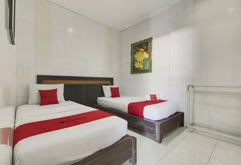 Hotelli Reddoorz Near Stadion Kompyang Sujana Bali