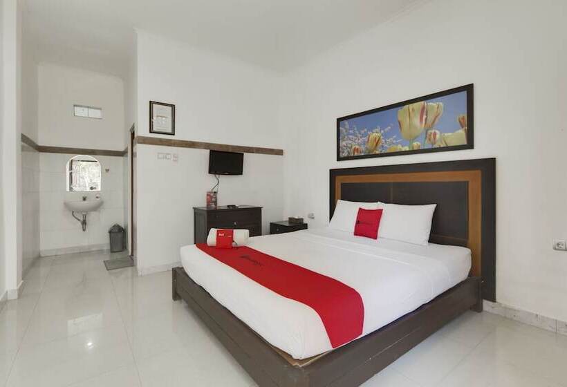 Otel Reddoorz Near Stadion Kompyang Sujana Bali
