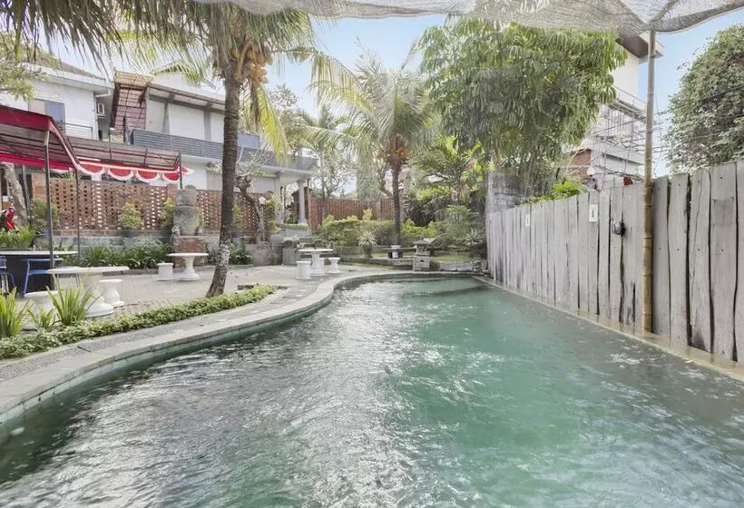 Hotelli Reddoorz Near Stadion Kompyang Sujana Bali