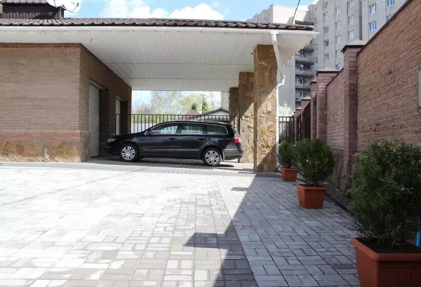 پانسیون Barin House
