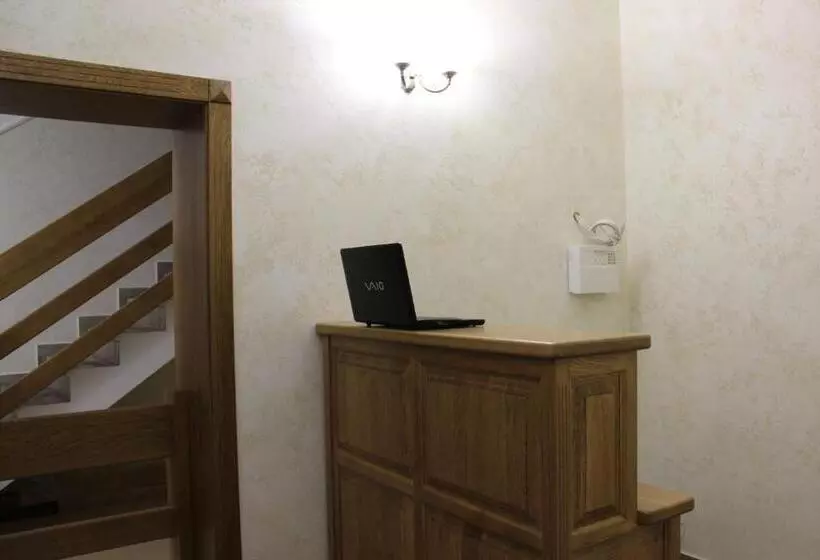پانسیون Barin House