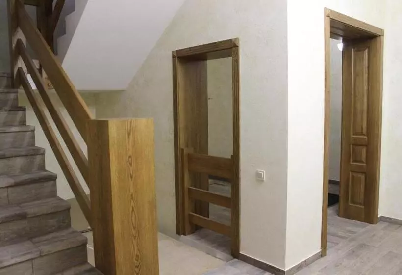 پانسیون Barin House