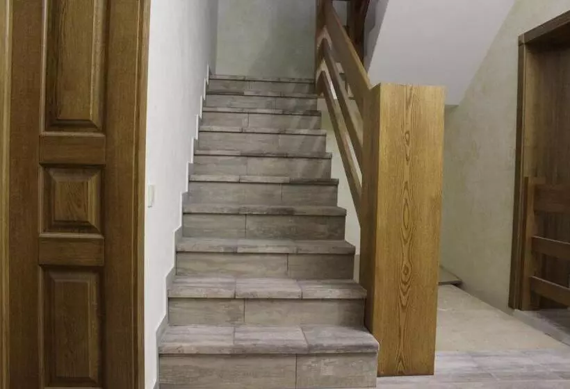پانسیون Barin House