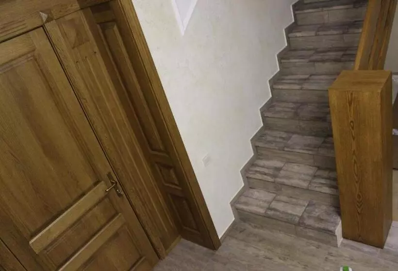 پانسیون Barin House