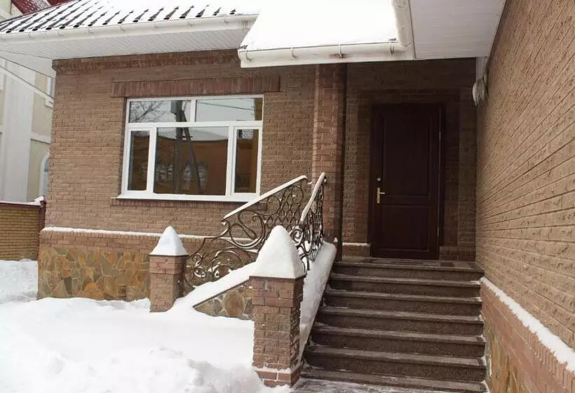 پانسیون Barin House