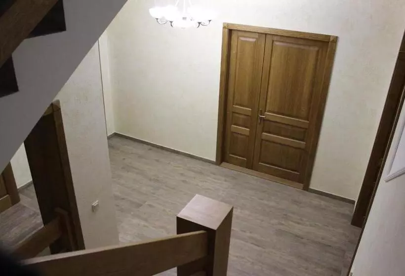 پانسیون Barin House