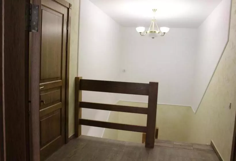 پانسیون Barin House