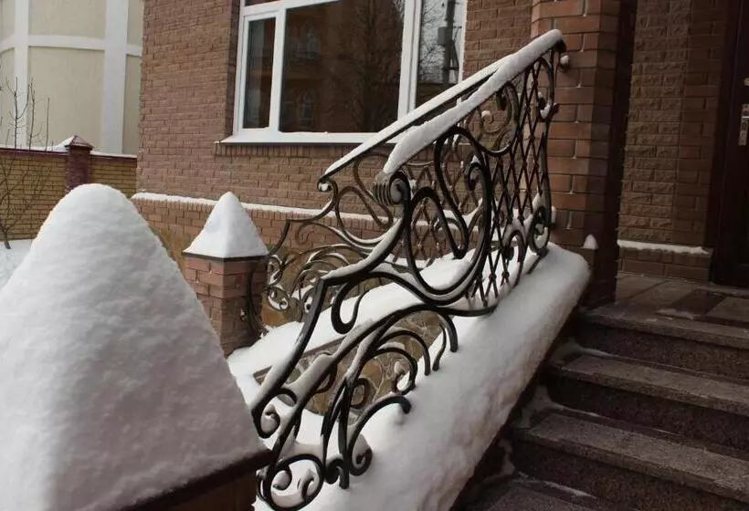 پانسیون Barin House