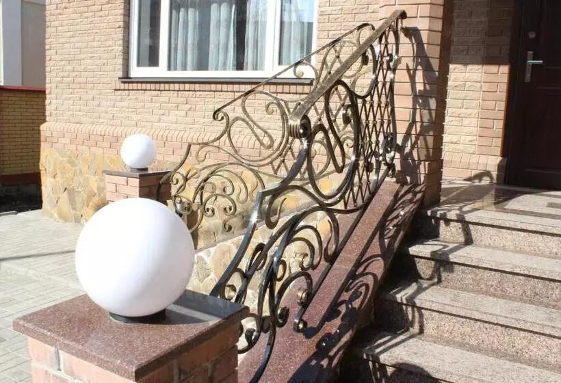 پانسیون Barin House