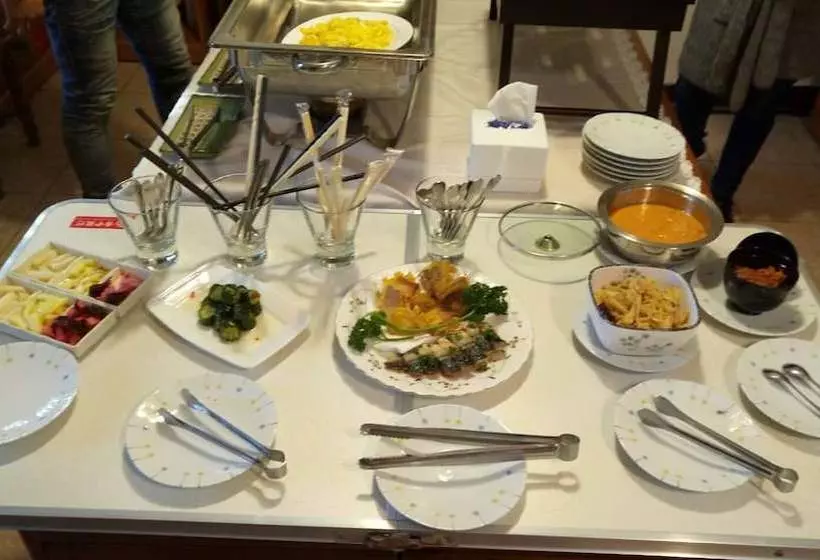 F.f.f. The 24h Valley Food Restauran B&b
