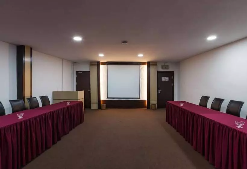 ホテル Paragon Lutong