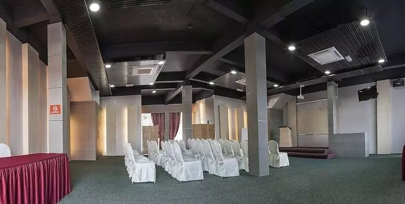 ホテル Paragon Lutong