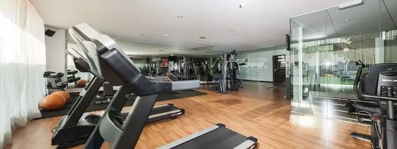 ホテル Paragon Lutong