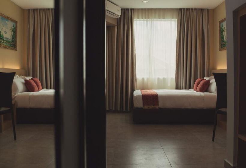 هتل Paragon Lutong