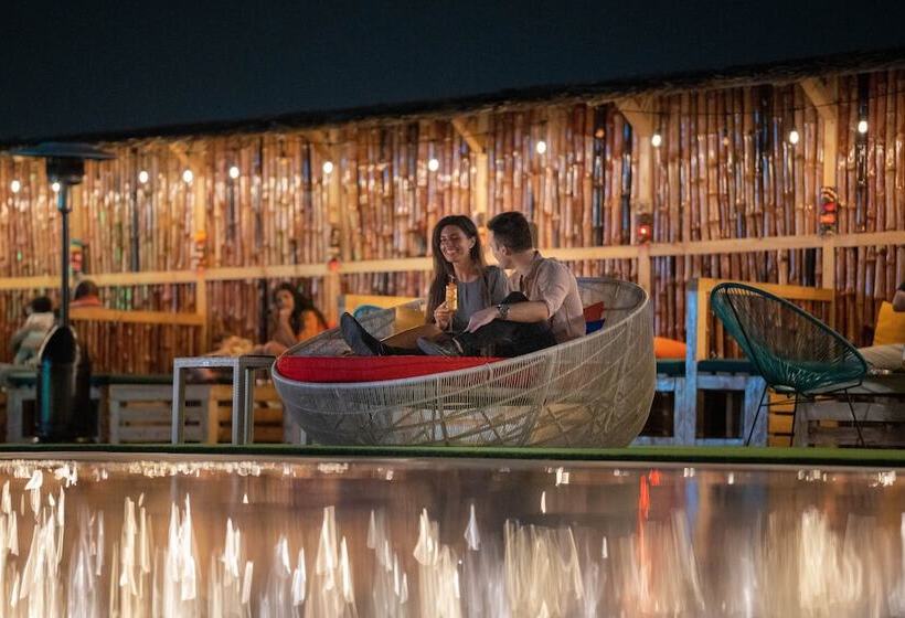 Отель Avani Ibn Battuta Dubai