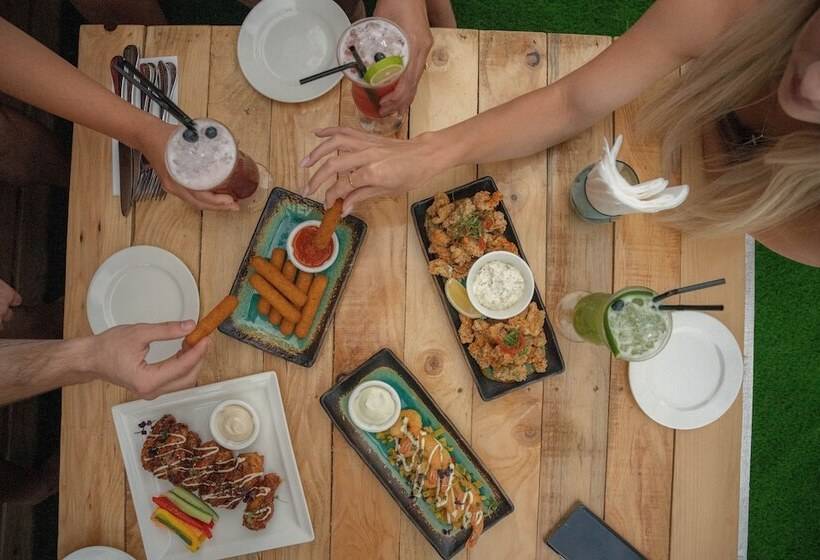 Отель Avani Ibn Battuta Dubai