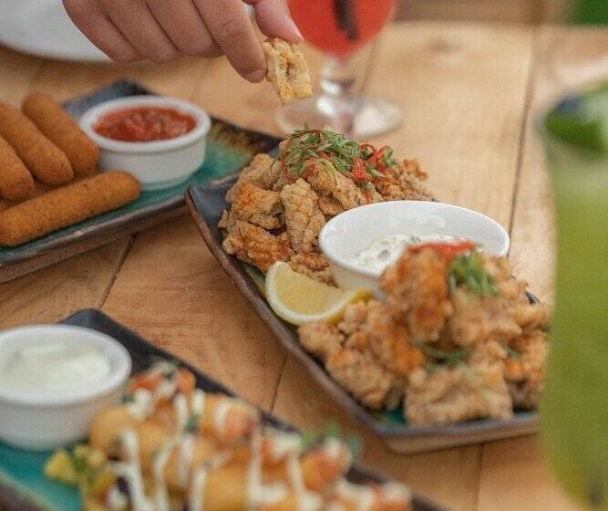 Отель Avani Ibn Battuta Dubai