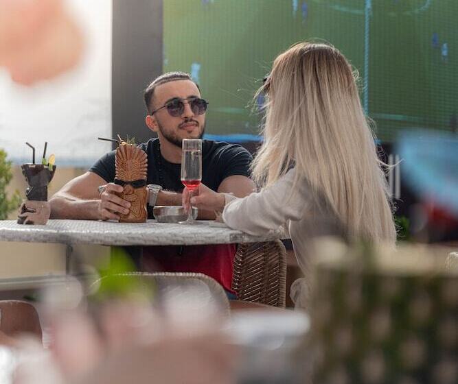 Отель Avani Ibn Battuta Dubai