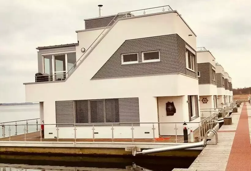 Hotelli Hausboot Elandi