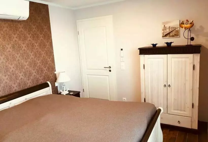 Hotelli Hausboot Elandi