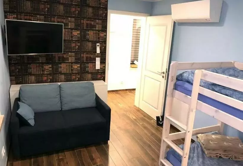 Hotelli Hausboot Elandi