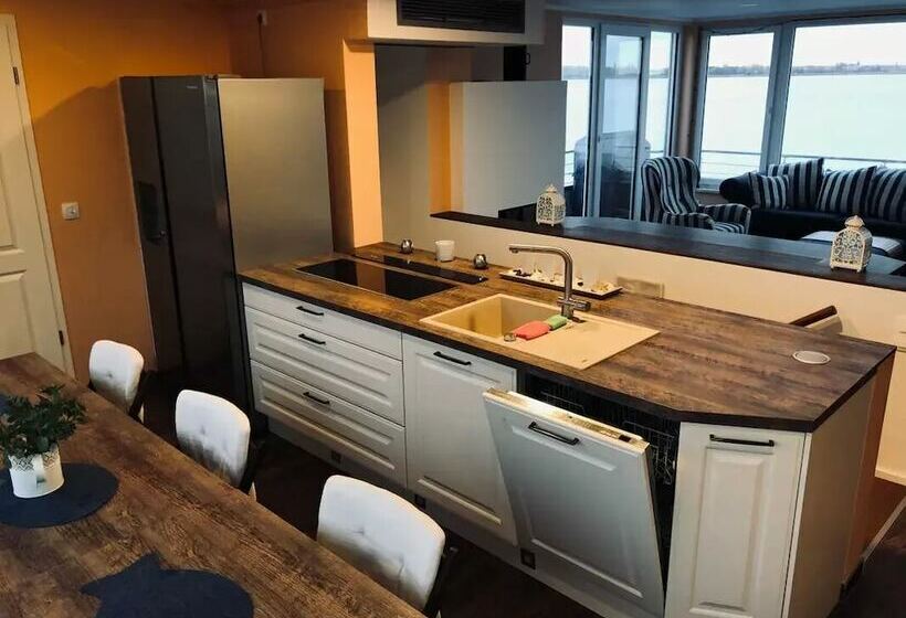 Hotel Hausboot Elandi