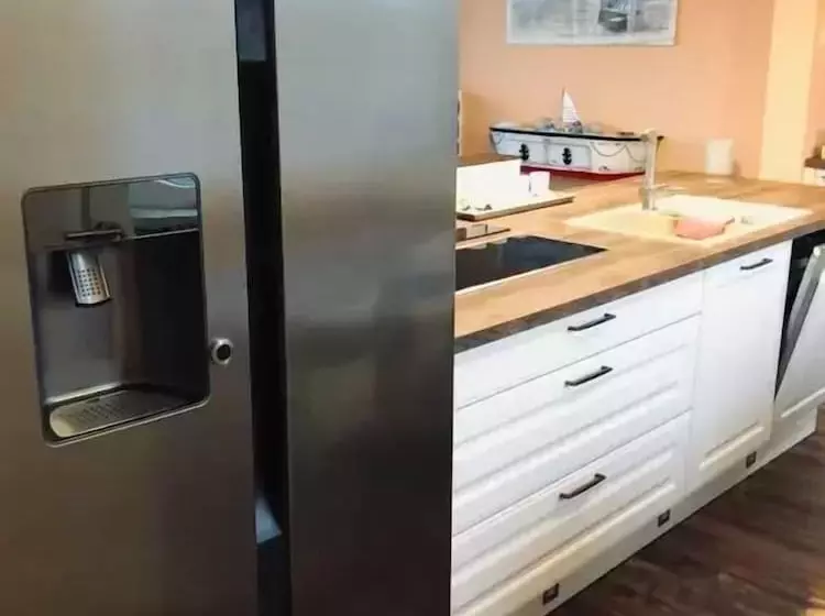 Hotelli Hausboot Elandi