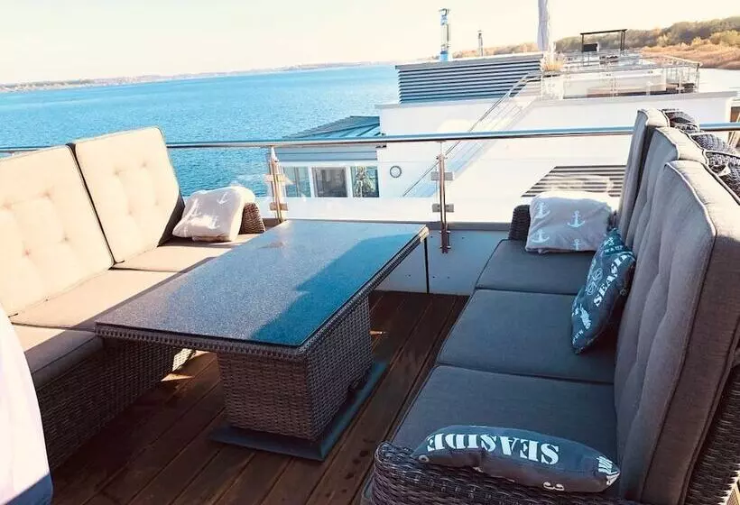 Hotelli Hausboot Elandi