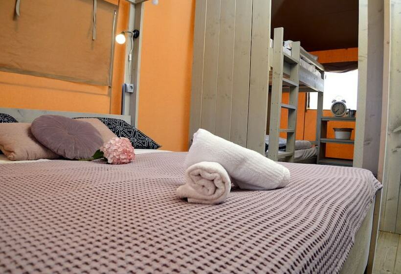 בית מלון כפרי Grande Glamping